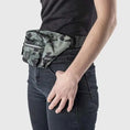Charger l'image dans la visionneuse de la galerie, Canada Pooch - Fanny Pack - Green Camo Canada Pooch