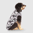 Charger l'image dans la visionneuse de la galerie, Canada Pooch - Glow in the Dark Pull-over - Camo Canada Pooch
